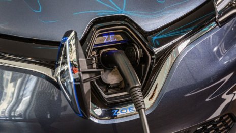 Франция ще намали подкрепата си за електромобилите