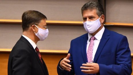 Шефчович: ЕС няма да изостави търговските преговори с Великобритания