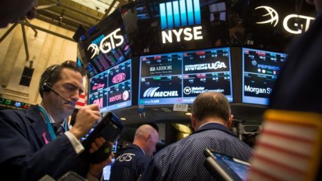 Dow прибавя над 500 пункта при старта на първата сесия за седмицата*