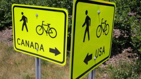 Търсещите убежище от САЩ в Канада са се увеличили над три пъти през юли