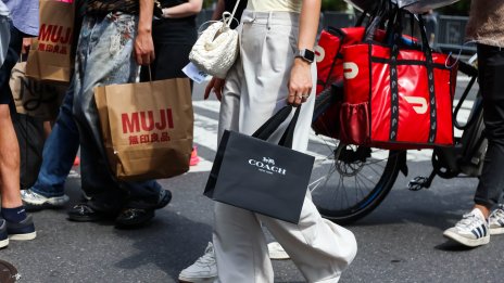 Ръстът на потребителските разходи в САЩ надмина прогнозите, основната инфлация е стабилна