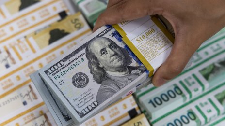 Защо силата на долара има значение