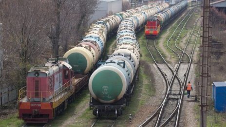 Петролът се насочва към първо седмично поскъпване от 3 седмици*