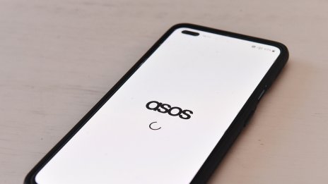 Британският сайт за мода ASOS излезе на загуба за полугодието
