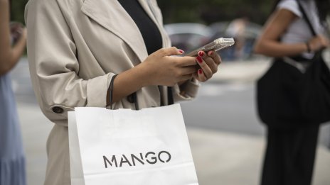 Наемите на магазини в Хонконг са спаднали с 60% и пак са привлекателни за големите марки