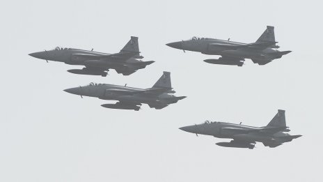 Пакистан и Иран си размениха ракетни удари, насочени към предполагаеми бази на терористи