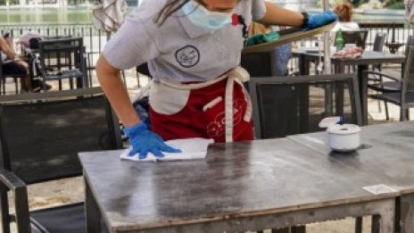 Безработицата в Испания продължава да нараства, но много по-бавно
