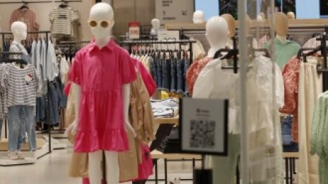 Веригите магазини за дрехи се борят с планини от непродадени наличности