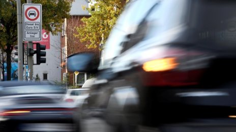 Германското правителство опитва да спре масовите забрани за стари дизелови коли