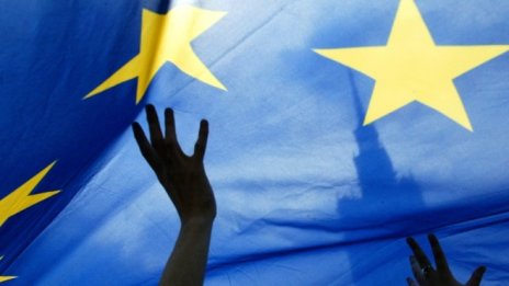 ЕК констатира: Желание, но слаб напредък в борбата с корупцията и престъпността