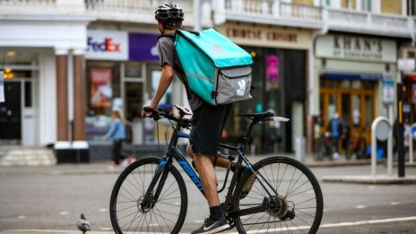 Deliveroo повиши прогнозата си заради силните поръчки