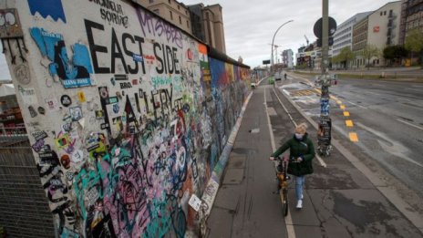 Източна Германия си остава отделна държава