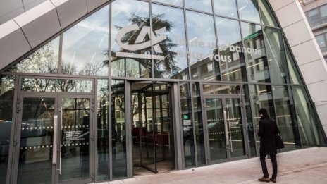 Credit Agricole подслажда офертата си за Creval