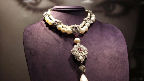 Перла на Лиз Тейлър бе продадена за рекордните 11,8 млн. долара