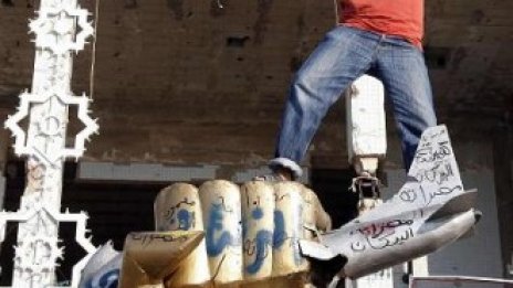 Изоставените крайбрежни вили на клана Кадафи разкриват охолство и лукс