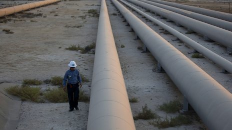 Минаващ през пустинята петролопровод ще гарантира доставките за Израел