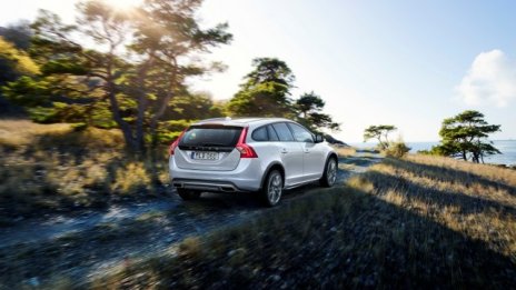 Volvo показа V60 Cross Country