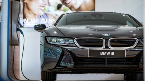 BMW запазва годишната прогноза след близо 10-процентен ръст на печалбата