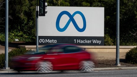 Meta ще съкращава работни места заради смяната на фокуса от метавселената към AI