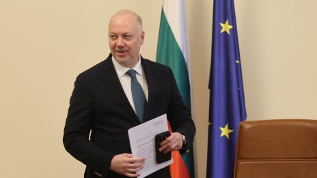Росен Желязков назначи двама заместник-министри и освободи трима
