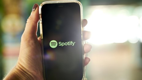 Подкасти на Warner Bros Discovery влизат в Spotify
