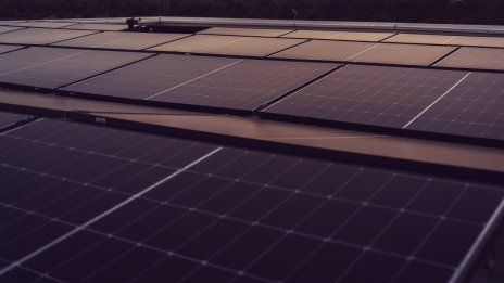 Може ли България да спечели от свръхпредлагането на китайски соларни панели?