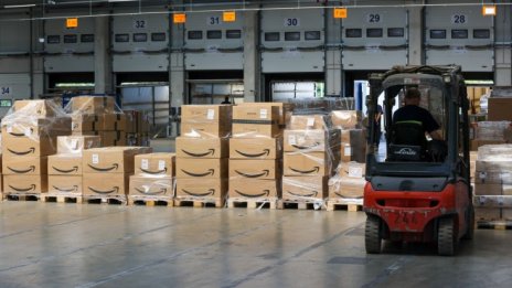 Половината от всички пратки от България през Amazon са автоаксесоари