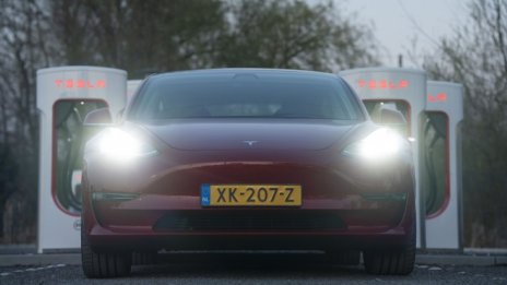 Колите на Tesla поскъпват заради натиск на веригите на доставки