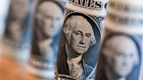 Доларът се готви да изпрати най-лошата си година от началото на пандемията