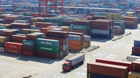 Дефицитът по текущата сметка на САЩ намаля до почти 3-годишен минимум