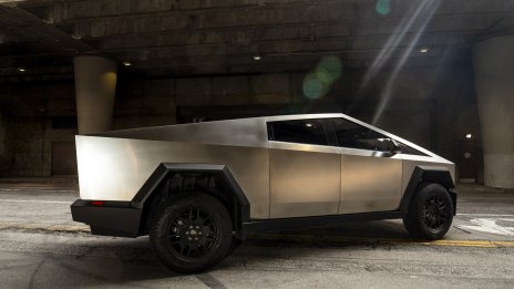 Катастрофа със Cybertruck поражда опасения за софтуера за самоуправление на Tesla