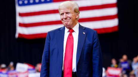 Приятелството между Тръмп и Мъск се сблъсква с най-големия автомобилен синдикат в САЩ