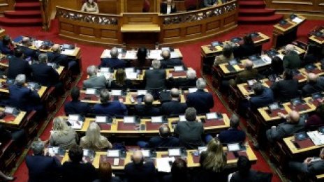 Гръцкият парламент ратифицира споразумението на НАТО с Македония