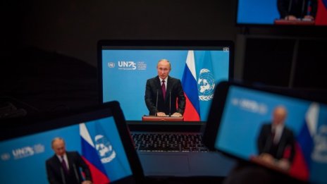 Путин: Интернет гигантите се конкурират вече с държавите