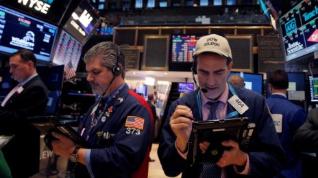 Технологичните акции дават тласък на Wall Street в последния ден от седмицата* 