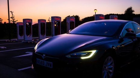 Tesla достигна 100 млрд. долара пазарна капитализация