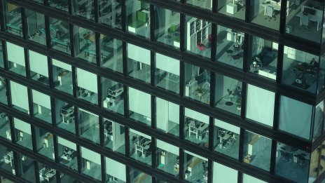 Инвеститорите избягват имотите поради опасения от по-високи лихви за по-дълго време 