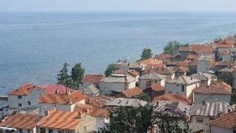 Къщи в село до Охридското езеро привличат български купувачи