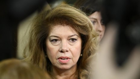 Йотова започва във вторник консултации с партиите за служебен кабинет
