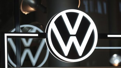 Volkswagen купува в Китай емисии за замърсяване от Tesla