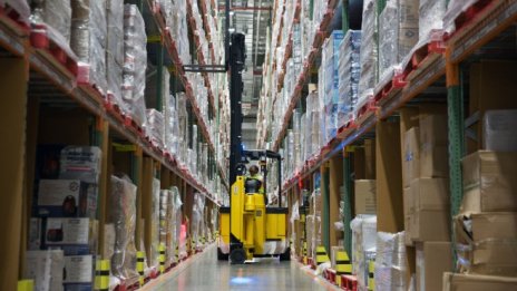 Amazon може да открие физически магазини за застояла стока с намаление