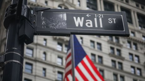 Анализатор: Не отписваме американските активи, но търсим пазари с потенциал