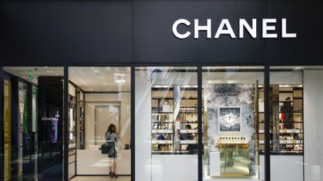Chanel гледа предпазливо към бъдещето