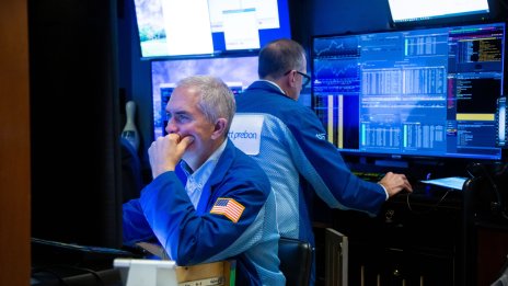 Американските индекси започват седмицата без единна посока