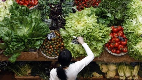 Бракуват 670 хил. т храни у нас годишно, през хранителната банка даряват 270 т