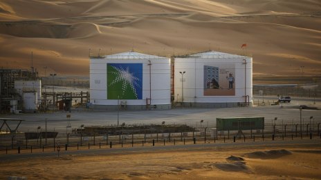 Саудитската Aramco развали силните резултати на петролните гиганти