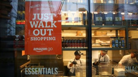 Amazon тества технологията без касиери в нови по-големи магазини