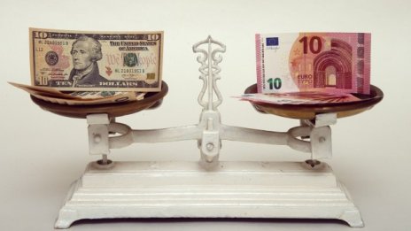 Saxo Bank очаква паритет между еврото и долара до края на 2015 г.