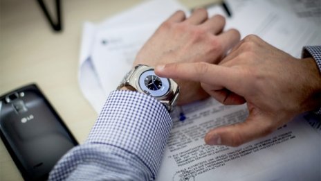 LG представи 23-каратов златен умен часовник за 1200 долара