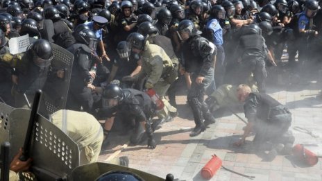 ЕС призова за сдържаност и диалог в Украйна